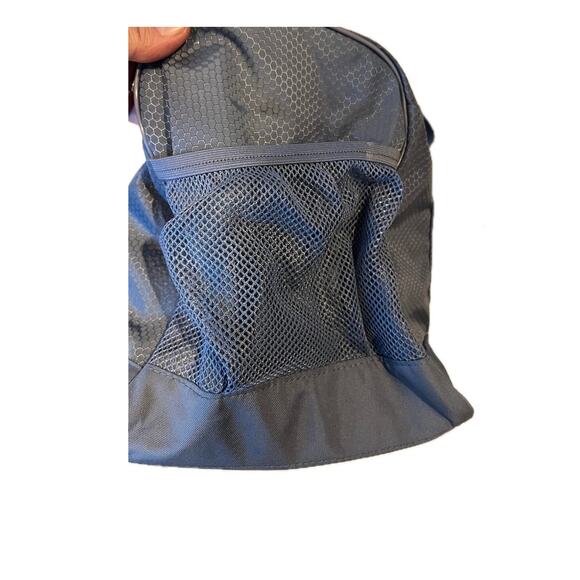 Reebok Medium 20"x10"x10" Lavender Duffel Gym Bag - Picture 6 of 7